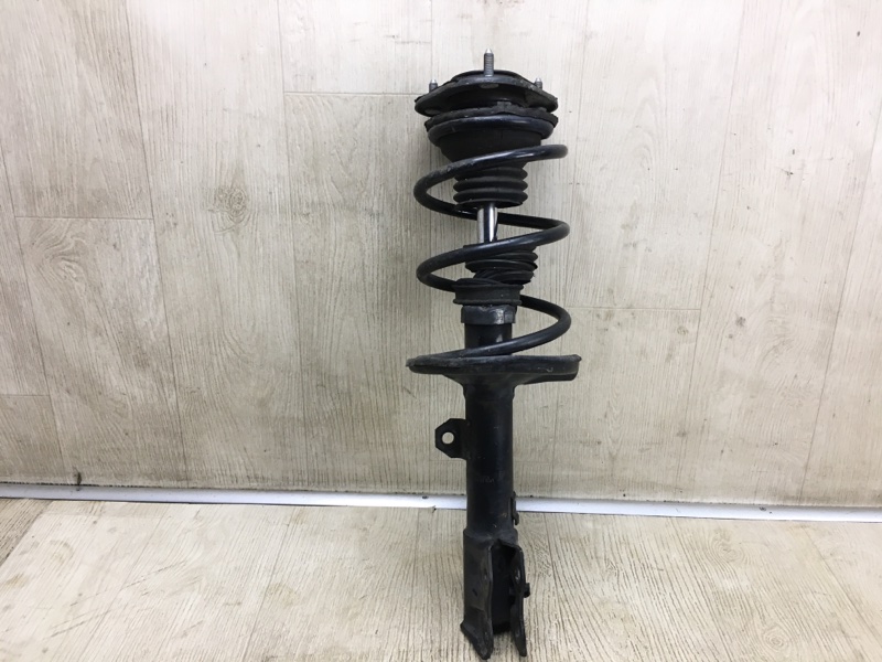 Запчасть амортизатор передний правый TOYOTA MATRIX 08-14 2008 Хэтчбек 1.8 2ZRFE 48510-09T10 Б/У Амортизатор передний правый TOYOTA MATRIX 08-14 2008 Хэтчбек 1.8 2ZRFE 48510-09T10 Б/У