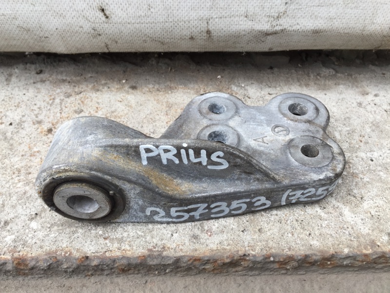 Кронштейн двигателя задний TOYOTA PRIUS 16- 2016 Хэтчбек 1.8 2ZRFXE 12364-37040 Б/У