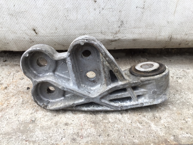 Кронштейн двигателя задний TOYOTA PRIUS 16- Хэтчбек 1.8 2ZRFXE