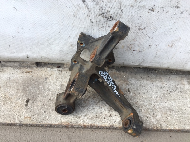 Цапфа правая CAMRY 30 02-06 2006 Седан 2.4 2AZFE Цапфа правая CAMRY 30 02-06 2006 Седан 2.4 2AZFE