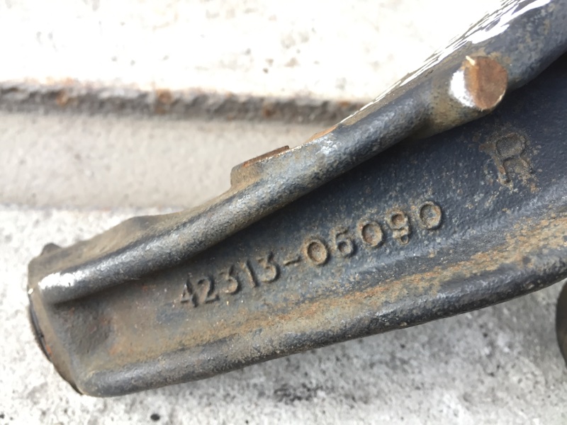 Цапфа правая CAMRY 30 02-06 2006 Седан 2.4 2AZFE Цапфа правая CAMRY 30 02-06 2006 Седан 2.4 2AZFE