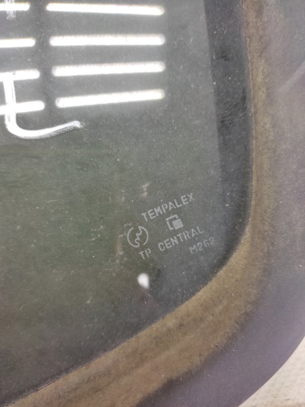 Стекло двери глухое заднее левое SWIFT 04-11