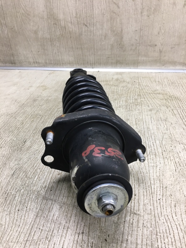 Амортизатор задний правый MATRIX 08-14 2008 Хэтчбек 1.8 2ZRFE