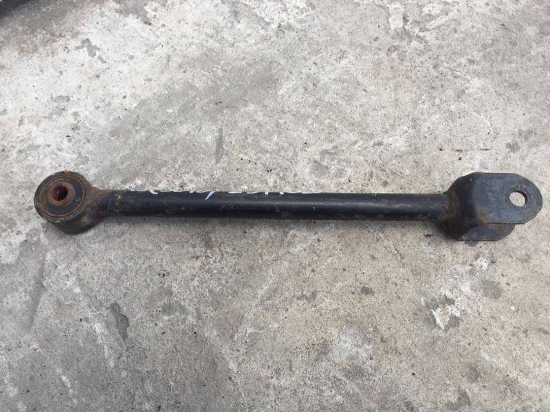 Рычаг задней подвески поперечный нижний задний IS300 99-05 2000 JCE10L 3.0 2JZGE