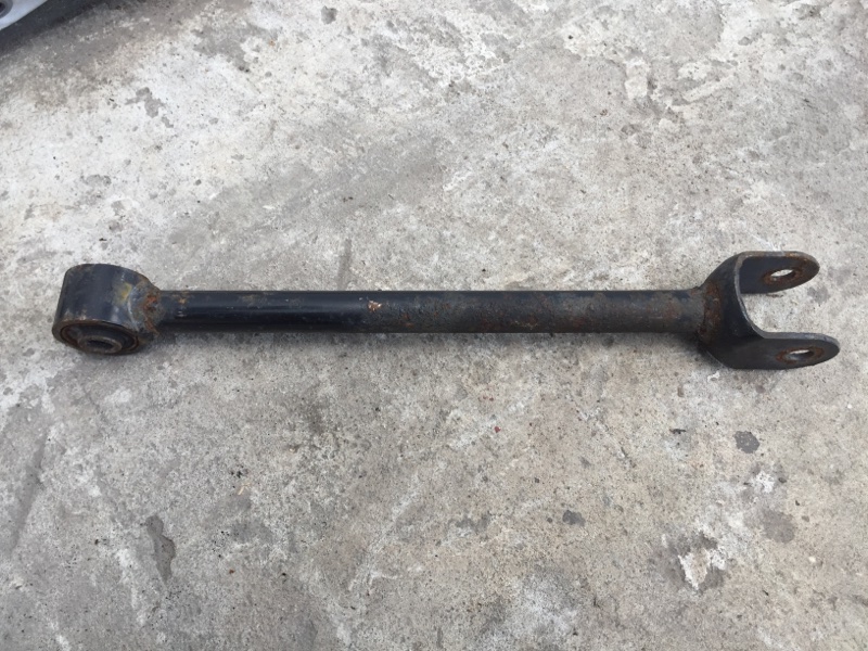 Рычаг задней подвески поперечный нижний задний LEXUS IS300 99-05 JCE10L 3.0 2JZGE