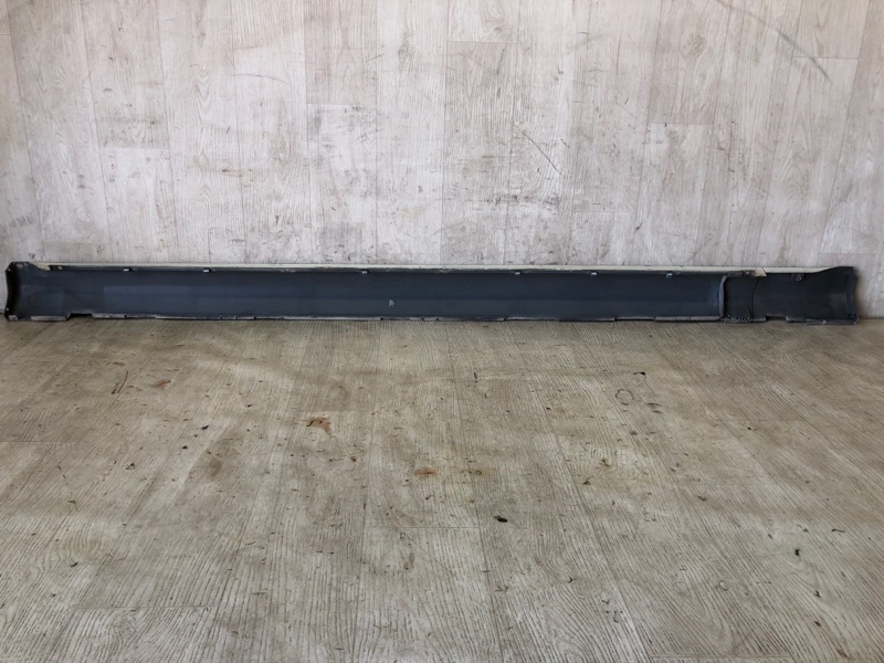 Накладка порога наружная левая 300 04-10 2008 Седан 3.5 EGG