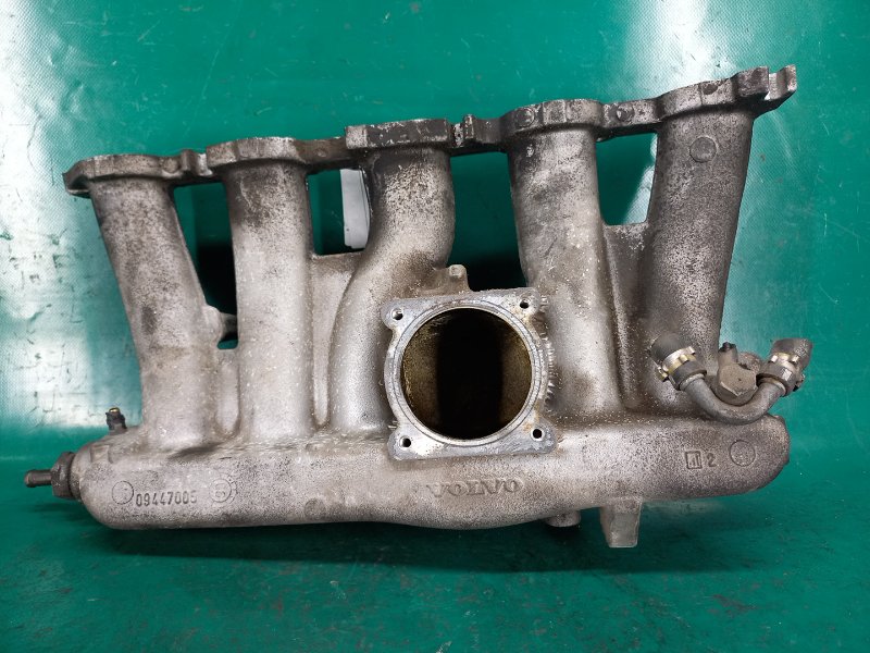 Коллектор впускной S70 97-00 1999 Седан 2.5 Коллектор впускной S70 97-00 1999 Седан 2.5