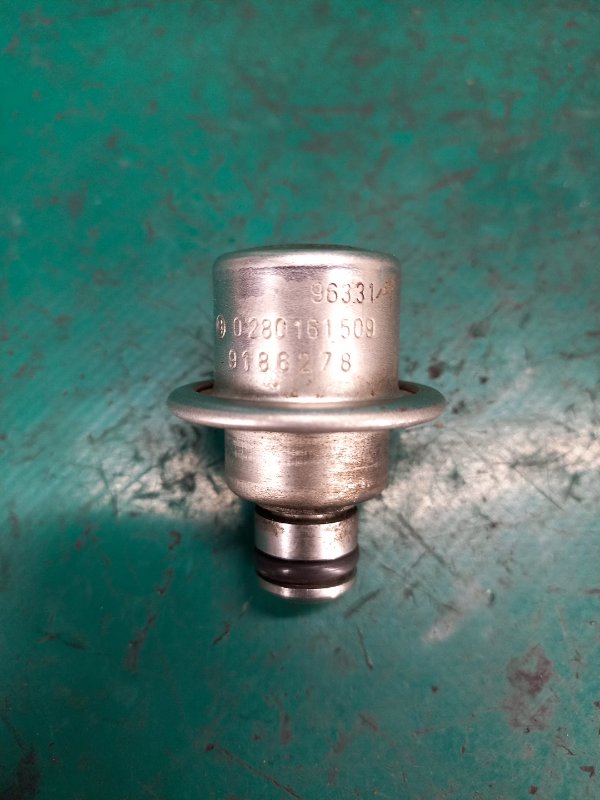 Клапан давления топлива S70 97-00 1999 Седан 2.5 Клапан давления топлива S70 97-00 1999 Седан 2.5