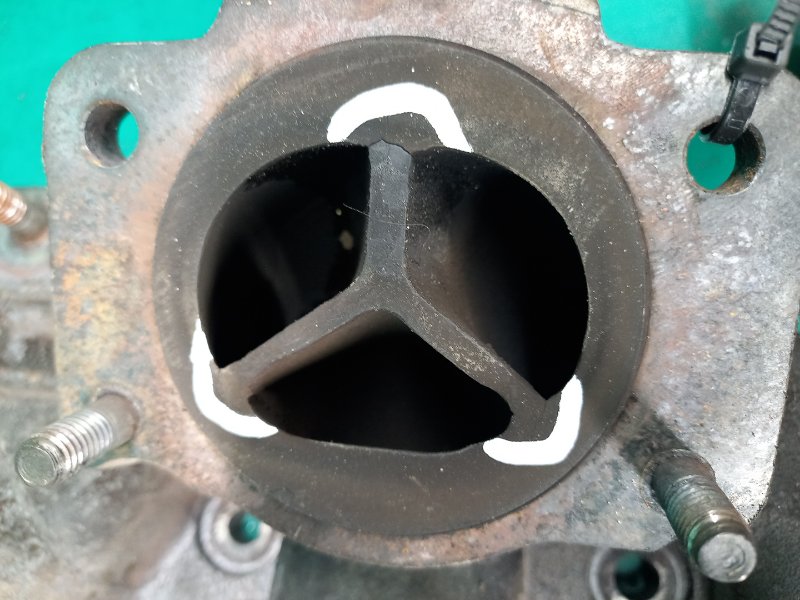 Коллектор выпускной S70 97-00 1999 Седан 2.5 Коллектор выпускной S70 97-00 1999 Седан 2.5