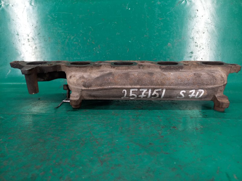 Коллектор выпускной S70 97-00 1999 Седан 2.5 Коллектор выпускной S70 97-00 1999 Седан 2.5