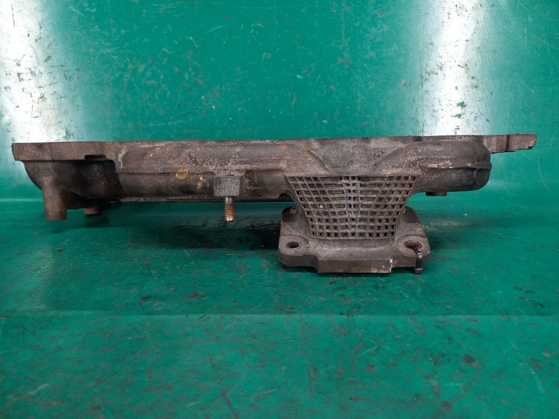 Коллектор выпускной S70 97-00 1999 Седан 2.5 Коллектор выпускной S70 97-00 1999 Седан 2.5