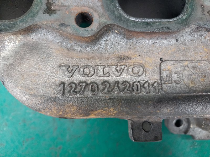 Коллектор выпускной S70 97-00 1999 Седан 2.5 Коллектор выпускной S70 97-00 1999 Седан 2.5