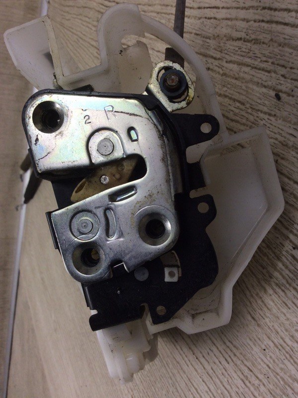 Замок двери передний правый CX-9 06-16 2012 3.7 CA