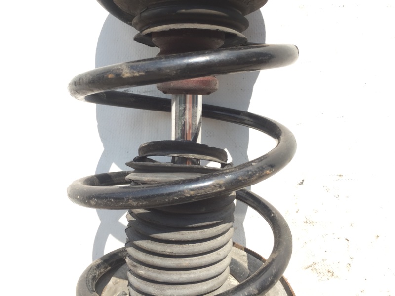 Амортизатор передний правый PRIUS - 30 09-17 2013 ZVW30 2ZR-FXE Амортизатор передний правый PRIUS - 30 09-17 2013 ZVW30 2ZR-FXE