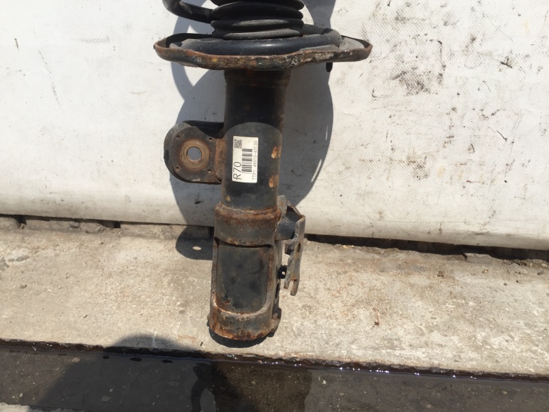 Амортизатор передний правый PRIUS - 30 09-17 2013 ZVW30 2ZR-FXE Амортизатор передний правый PRIUS - 30 09-17 2013 ZVW30 2ZR-FXE