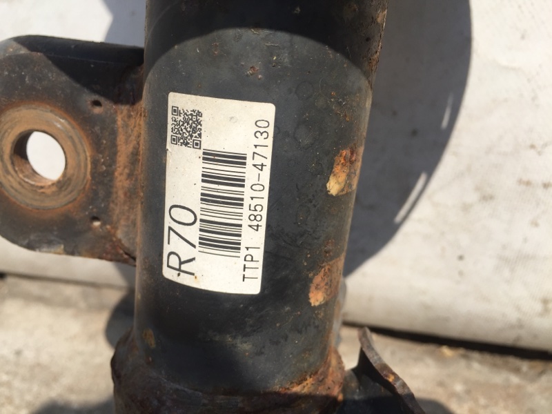 Амортизатор передний правый PRIUS - 30 09-17 2013 ZVW30 2ZR-FXE Амортизатор передний правый PRIUS - 30 09-17 2013 ZVW30 2ZR-FXE