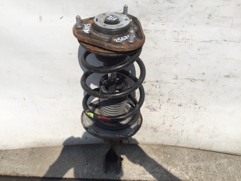 Амортизатор передний левый PRIUS - 30 09-17 2013 ZVW30 2ZR-FXE Амортизатор передний левый PRIUS - 30 09-17 2013 ZVW30 2ZR-FXE