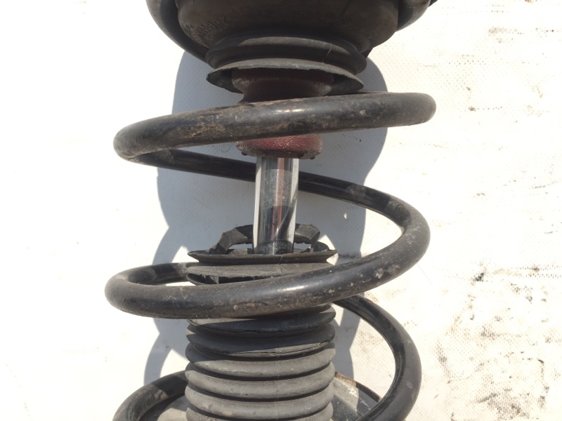 Амортизатор передний левый PRIUS - 30 09-17 2013 ZVW30 2ZR-FXE Амортизатор передний левый PRIUS - 30 09-17 2013 ZVW30 2ZR-FXE