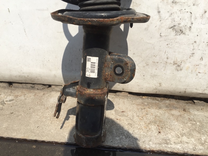 Амортизатор передний левый PRIUS - 30 09-17 2013 ZVW30 2ZR-FXE Амортизатор передний левый PRIUS - 30 09-17 2013 ZVW30 2ZR-FXE