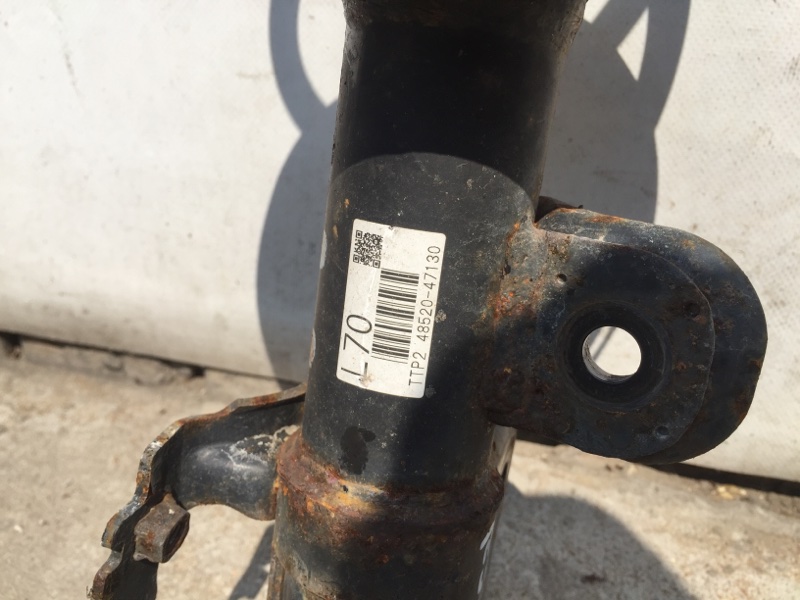 Амортизатор передний левый PRIUS - 30 09-17 2013 ZVW30 2ZR-FXE Амортизатор передний левый PRIUS - 30 09-17 2013 ZVW30 2ZR-FXE