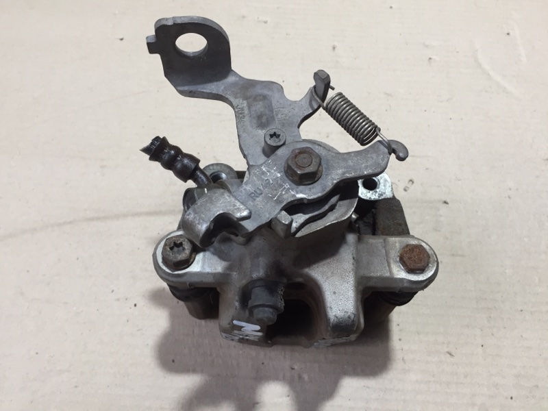 Суппорт тормозной задний левый TOYOTA MATRIX 08-14 Хэтчбек 1.8 2ZRFE