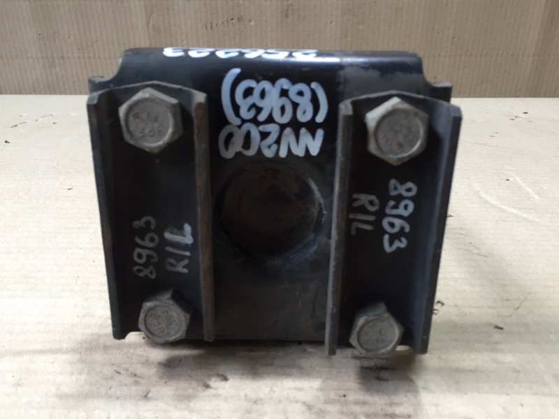 Крепление рессоры NV200 USA 13- 2017 M20X 2.0 MR20DE