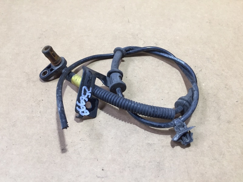 Запчасть датчик abs задний правый HYUNDAI ACCENT RB 10- 2015 Хетчбек 1.6 95681-1R100 Б/У Датчик ABS задний правый HYUNDAI ACCENT RB 10- 2015 Хетчбек 1.6 95681-1R100 Б/У