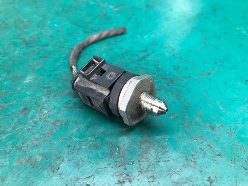 Запчасть датчик давления топлива AUDI A3 (8V) 12–17 2015 Седан CNSB 1.8L 06J 906 051 F Б/У Датчик давления топлива AUDI A3 (8V) 12–17 2015 Седан CNSB 1.8L 06J 906 051 F Б/У