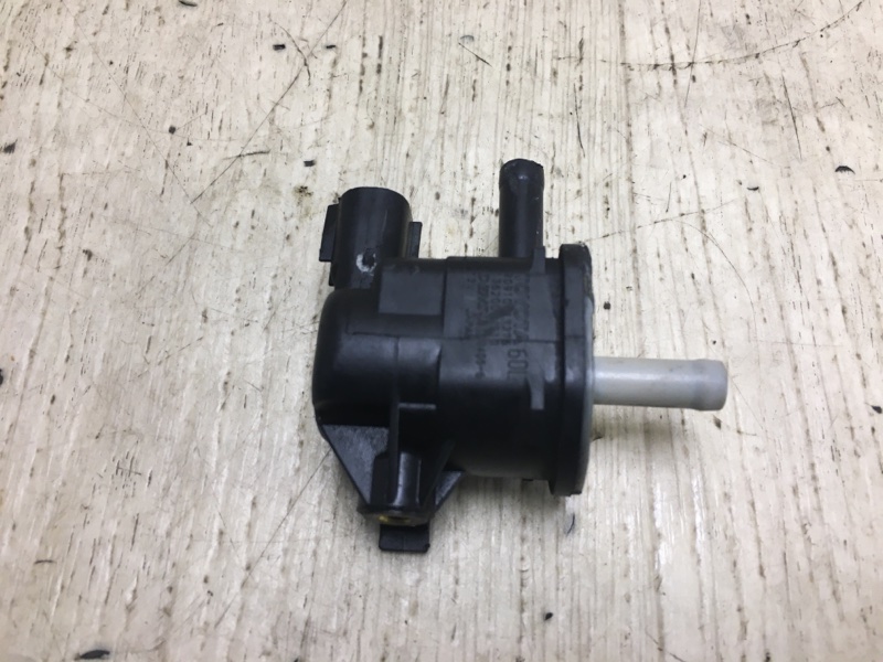 Клапан электромагнитный (вакуумный) TOYOTA PRIUS - 30 09-17 25860-37020 Б/У