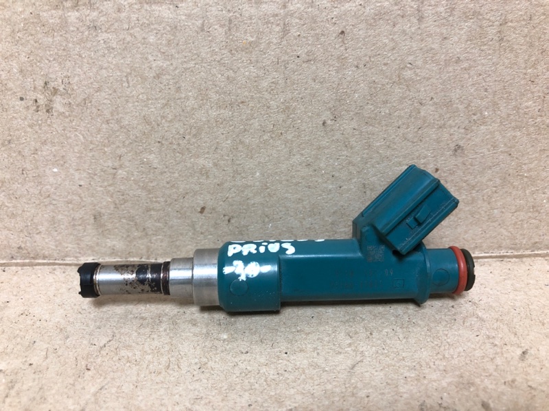 Запчасть форсунка топливная TOYOTA PRIUS - 30 09-17 ZVW30 23209-39196 Б/У Форсунка топливная TOYOTA PRIUS - 30 09-17 ZVW30 23209-39196 Б/У