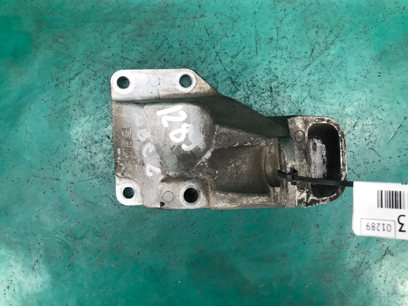 Кронштейн опоры двигателя левый INFINITI M35/M45 04-10 2008 Седан 3.5 VQ35DE 11233-EG001 Б/У