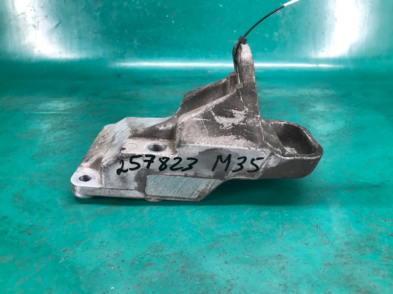 Кронштейн опоры двигателя левый INFINITI M35/M45 04-10 Седан 3.5 VQ35DE
