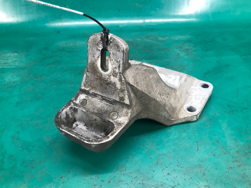 Кронштейн опоры двигателя левый M35/M45 04-10 2008 Седан 3.5 VQ35DE