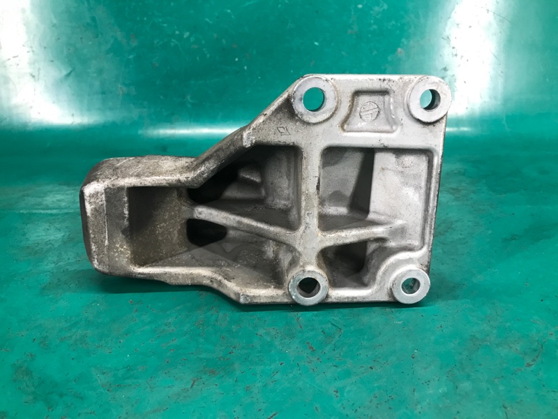 Кронштейн опоры двигателя левый M35/M45 04-10 2008 Седан 3.5 VQ35DE