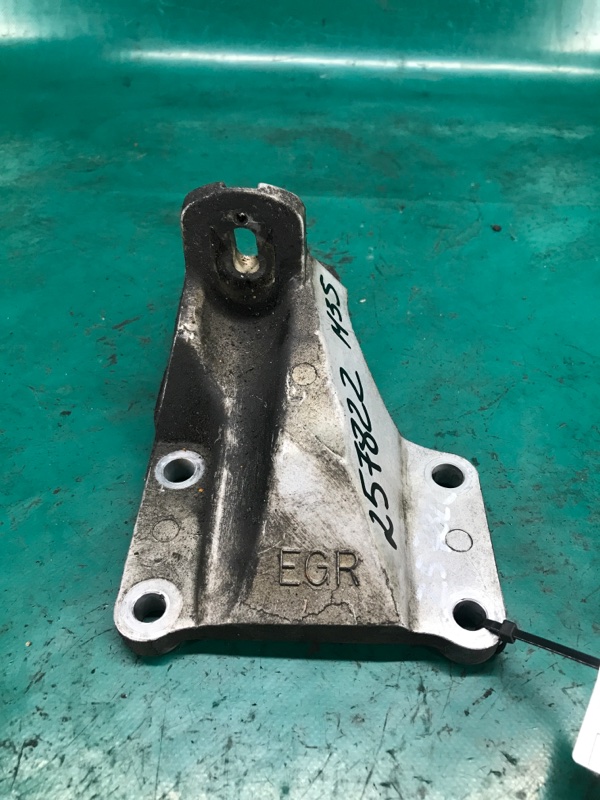 Кронштейн опоры двигателя правый M35/M45 04-10 2008 Седан 3.5 VQ35DE