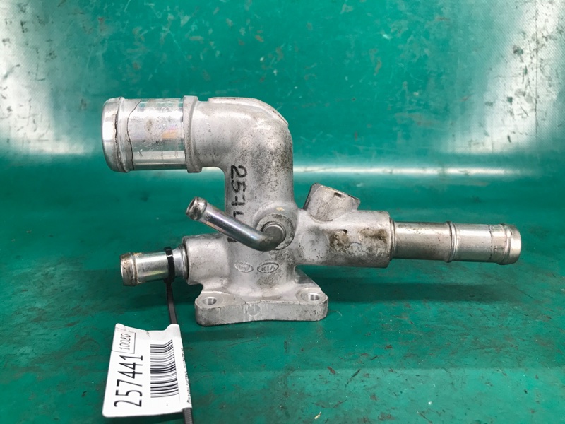 Фланец системы охлаждения HYUNDAI ELANTRA MD 10-15 2014 Седан 1.8 G4NB 25600-2E000 Б/У