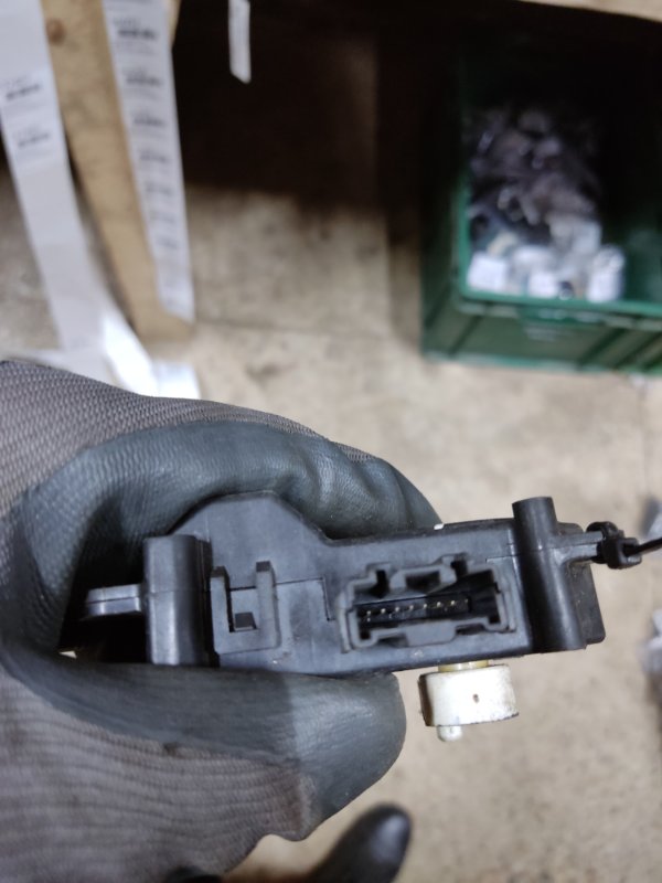 Моторчик заслонки печки MAZDA 3 BL 09-13