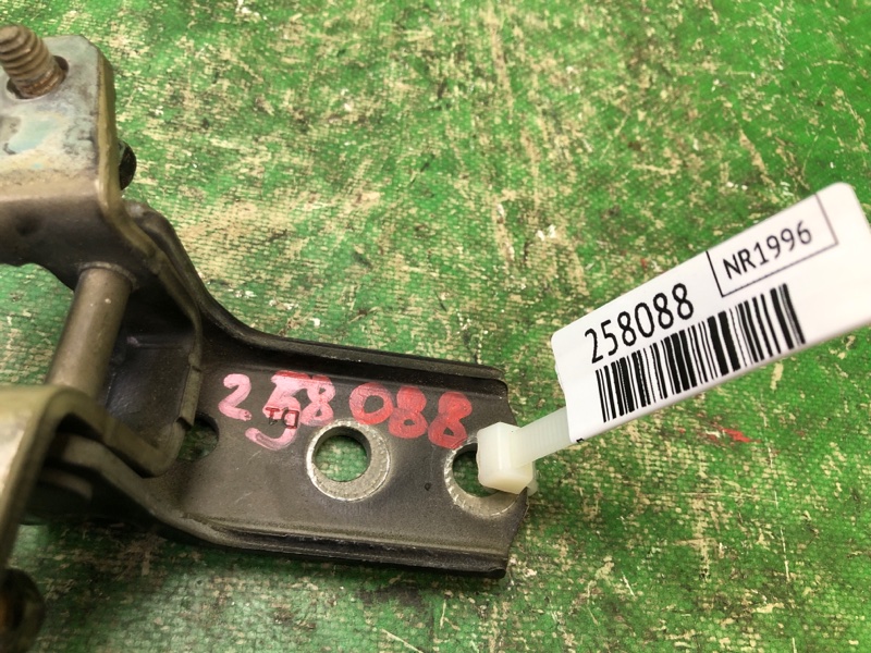 Петля двери верхняя передняя правая GALANT 03-12 2010 Седан 2.4 4G69