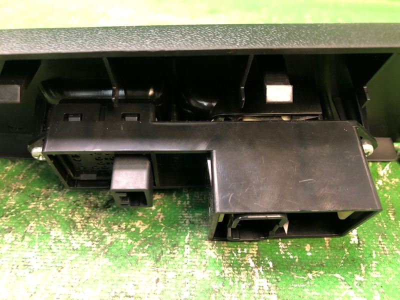 Кнопка стеклоподъемника GALANT 03-12 2010 Седан 2.4 4G69 Кнопка стеклоподъемника GALANT 03-12 2010 Седан 2.4 4G69