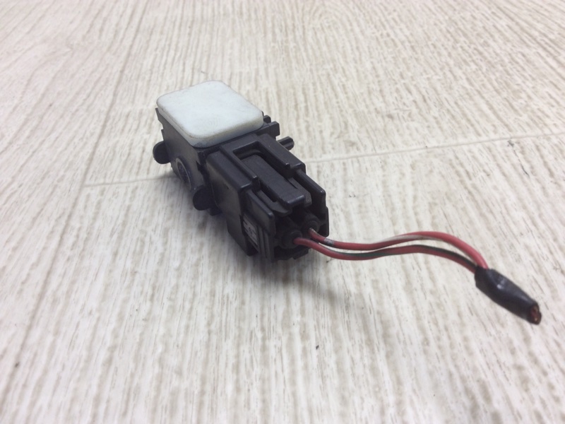 Датчик удара передний CX-9 06-16 2012 3.7 CA Датчик удара передний CX-9 06-16 2012 3.7 CA