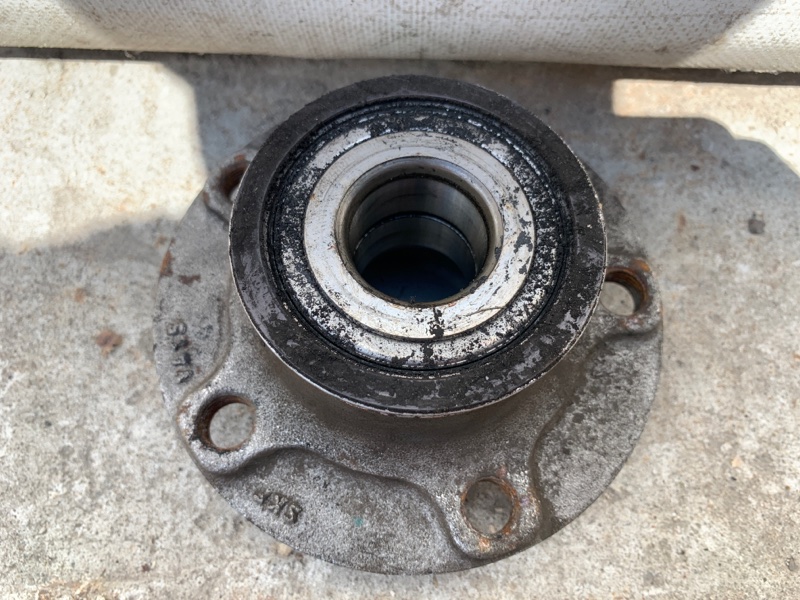 Ступица задняя JETTA USA 10-17 2011 CBTA 2.5L