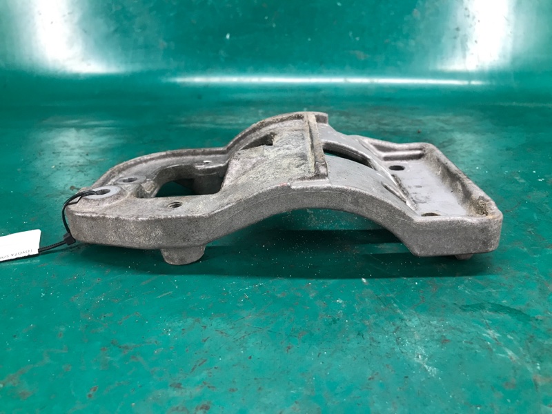 Кронштейн компрессора кондиционера SOLARA 03-09 2006 Кабриолет 3.3 3MZ-FE