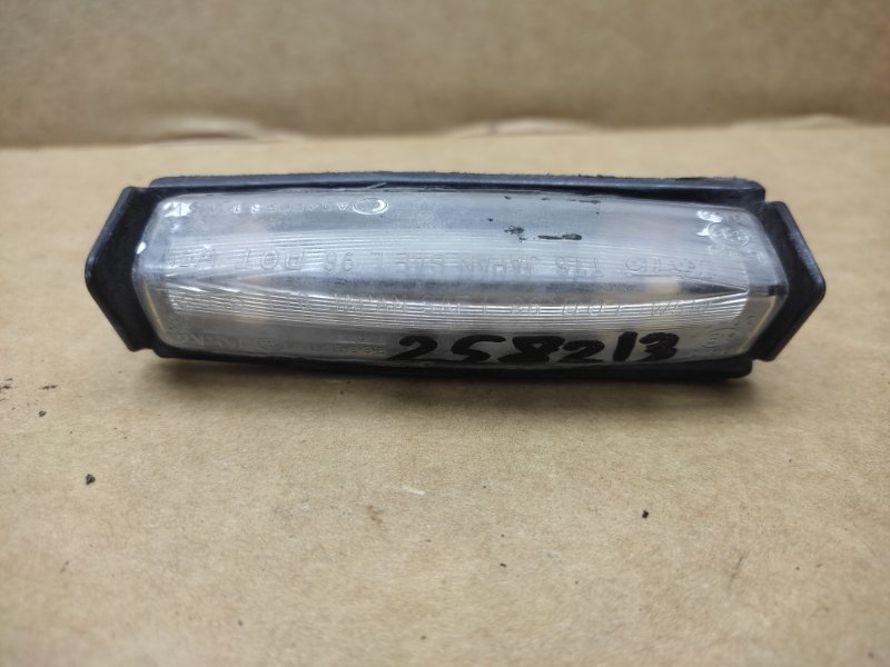 Запчасть подсветка номера TOYOTA CAMRY 40 06-11 81270-AA020 Б/У Подсветка номера TOYOTA CAMRY 40 06-11 81270-AA020 Б/У