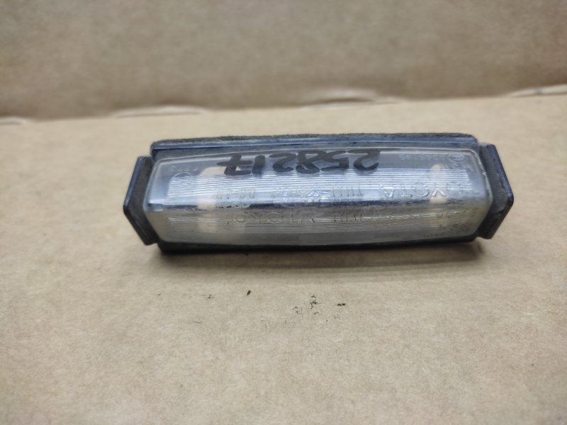 Запчасть подсветка номера TOYOTA CAMRY 40 06-11 81270-AA020 Б/У Подсветка номера TOYOTA CAMRY 40 06-11 81270-AA020 Б/У