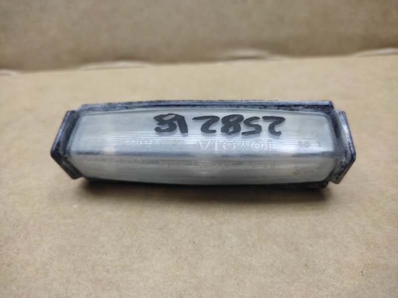 Запчасть подсветка номера TOYOTA CAMRY 40 06-11 81270-AA020 Б/У Подсветка номера TOYOTA CAMRY 40 06-11 81270-AA020 Б/У