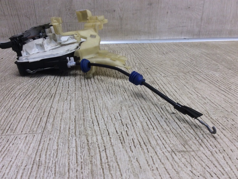 Замок двери задний правый PASSAT CC 12-18 2013 Седан 2.0 CBFA