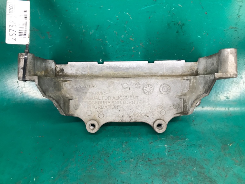 Запчасть кронштейн кпп JEEP GRAND CHEROKEE 11-22 2013 Внедорожник 5.7 53022371AB Б/У Кронштейн КПП JEEP GRAND CHEROKEE 11-22 2013 Внедорожник 5.7 53022371AB Б/У