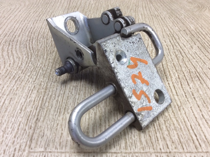 Петля двери нижняя задняя правая VOLKSWAGEN PASSAT CC 12-18 Седан 2.0 CBFA