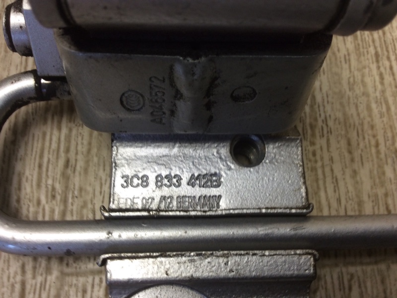 Петля двери нижняя задняя правая PASSAT CC 12-18 2013 Седан 2.0 CBFA