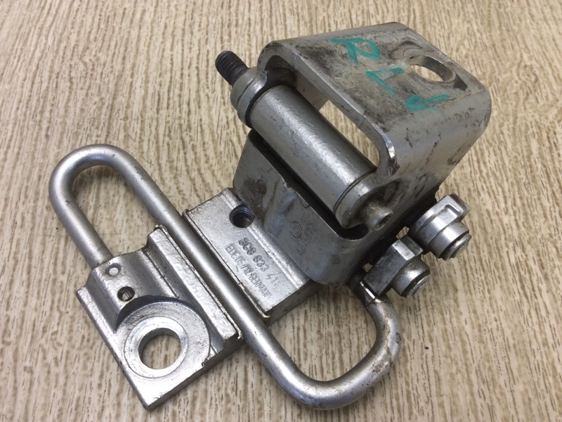 Петля двери нижняя задняя левая VOLKSWAGEN PASSAT CC 12-18 2013 Седан 2.0 CBFA 3C8833411B Б/У